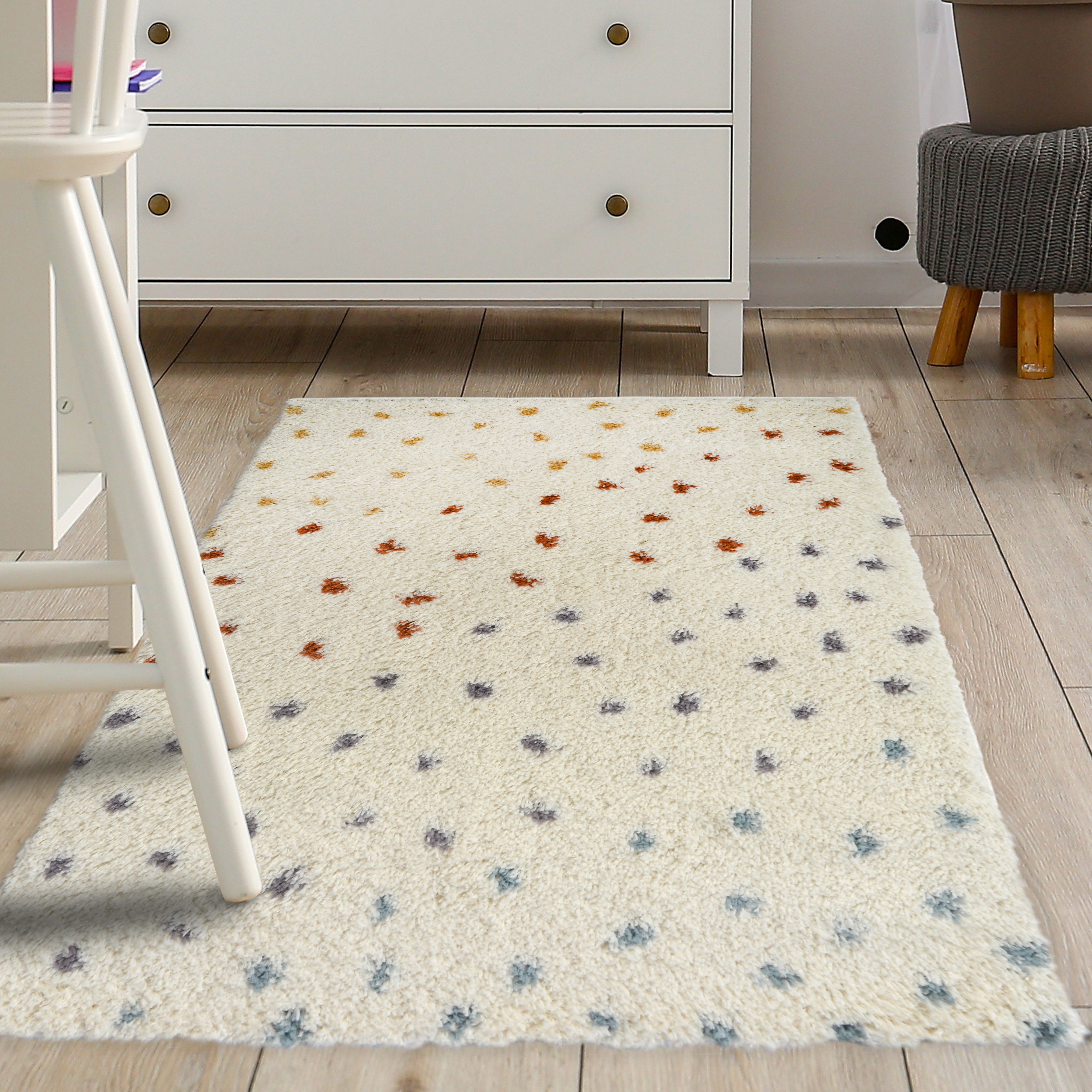 Snug Spot Shaggy Modern Rug In Cream White